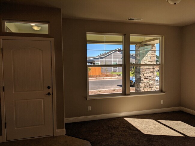 Building Photo - Great Neighborhood - Brand New