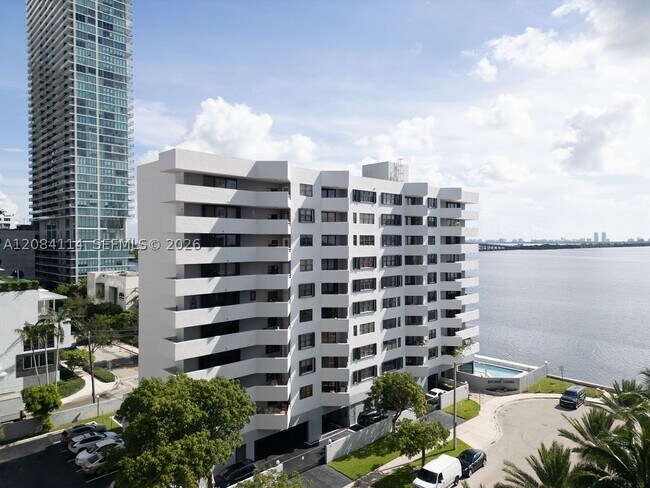Foto del edificio - 555 NE 30th St