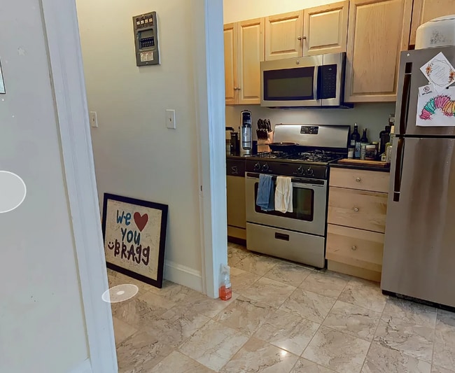 Building Photo - 1067 Beacon St