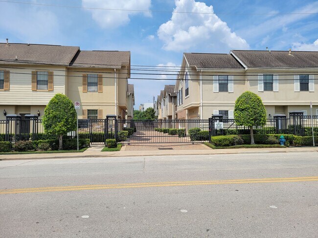 Building Photo - Two-Story, Three Bedroom Home in Gated Com...