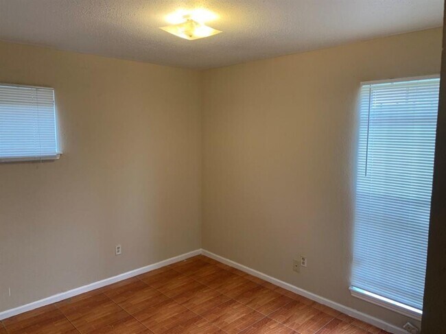 Building Photo - 4122 Boynton Dr