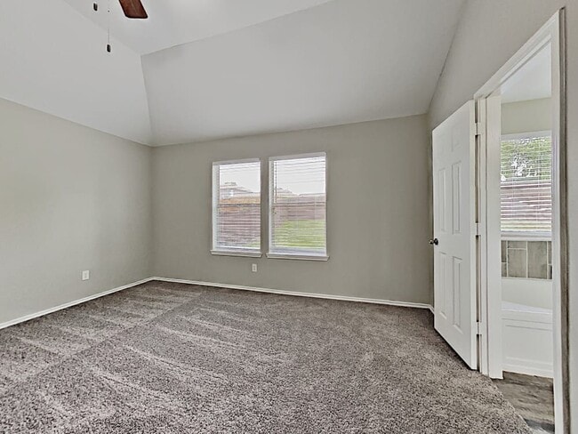 Building Photo - 2812 Maple Creek Dr