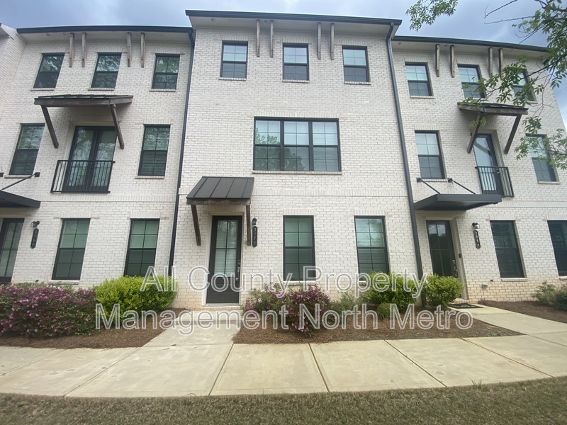 Primary Photo - 3070 Poppy Ln