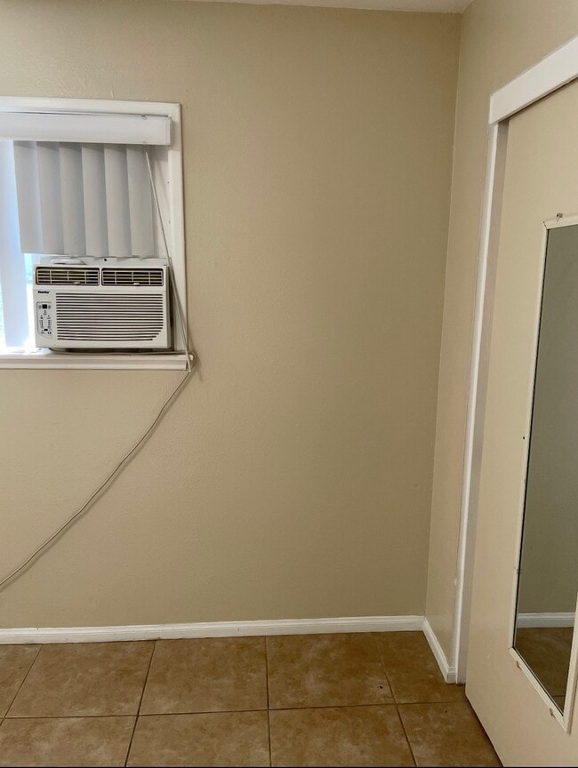 Room with A/C - 5924 Rostrata Ave