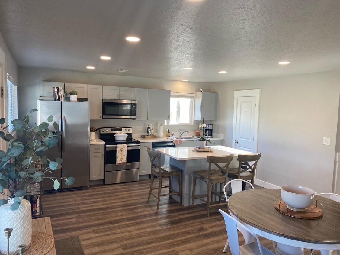 Foto principal - 675 E 4250 S