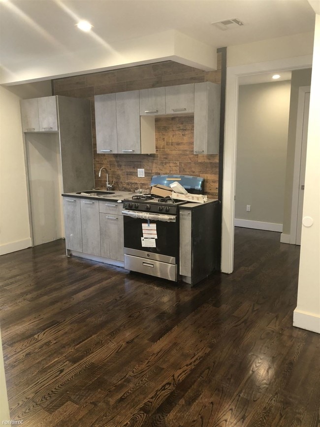 Building Photo - 3 br, 2 bath  - 1029 Belmont Ave