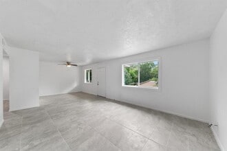 Building Photo - 1312 W Adoue St