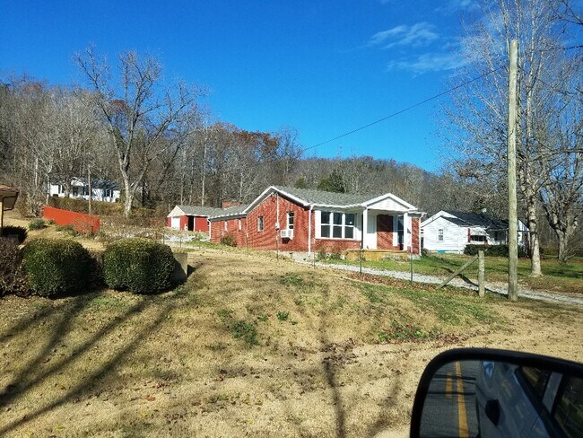 Foto del edificio - 4449 Knob Creek Rd