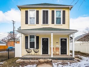 Building Photo - 164 E Mithoff St