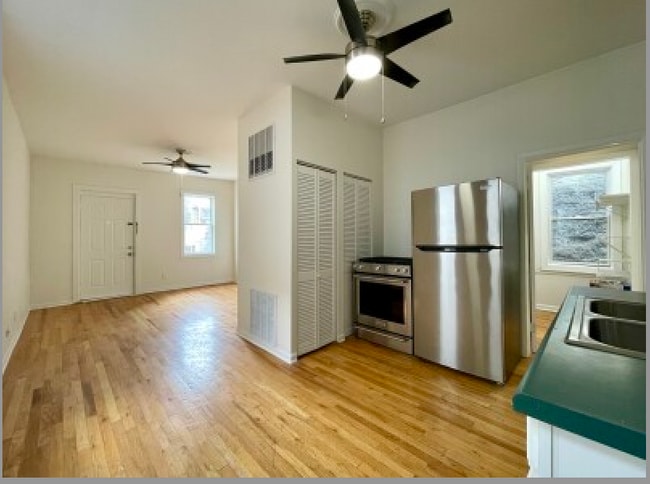 Foto del edificio - 2221 N Hoyne Ave