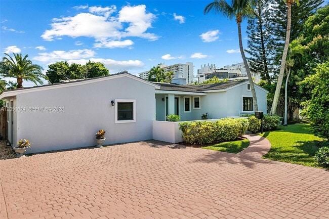 Building Photo - 2301 E Las Olas Blvd