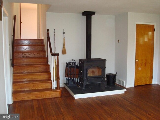 Building Photo - 1346 Faucett Dr