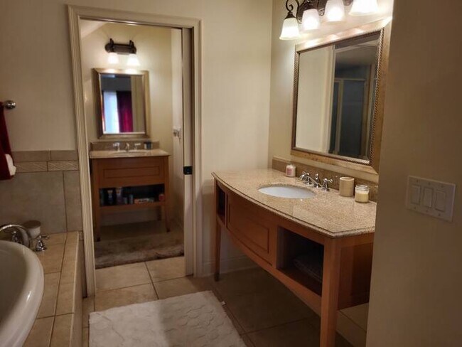 Foto del edificio - 3032 Bella Vista Dr