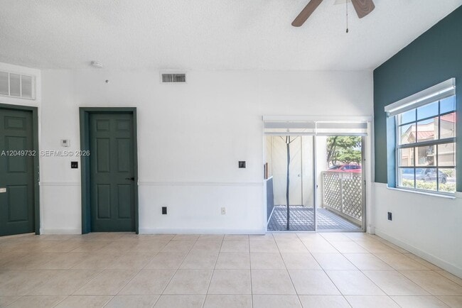 Foto del edificio - 18308 NW 68th Ave