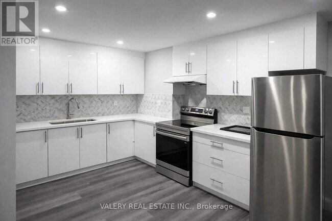 Building Photo - 5 Bavenden Cres