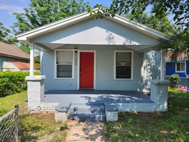 Building Photo - 922 N Q St