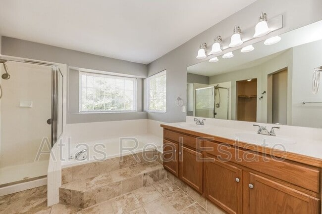 Building Photo - 8015 Ferncliff Dr