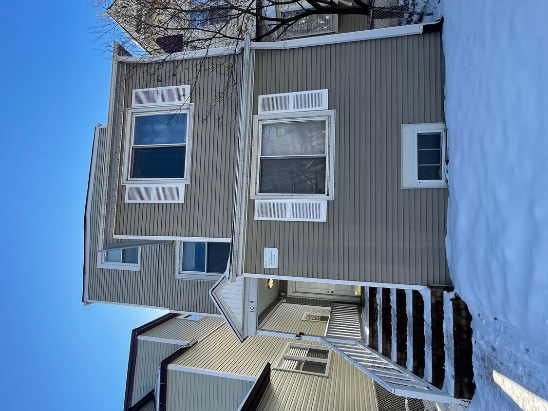 1014 Pl, Evanston, IL 60201 Townhome Rentals in Evanston IL