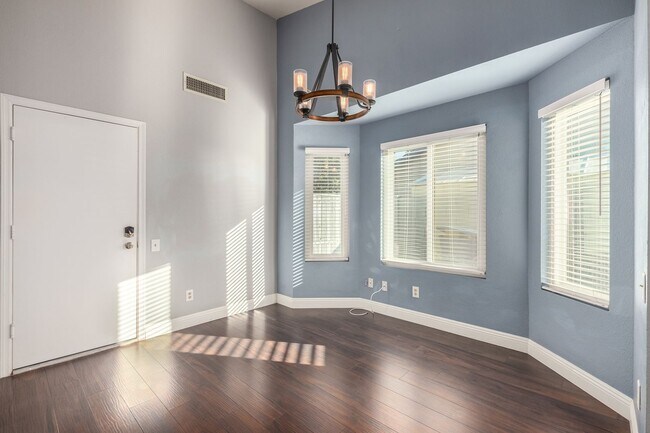 Foto del edificio - Fantastic Chandler Home Without Carpet!