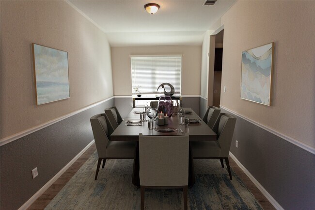 Foto del edificio - 5826 Euclid Loop