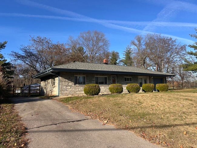 Building Photo - 3845 Round Bottom Rd