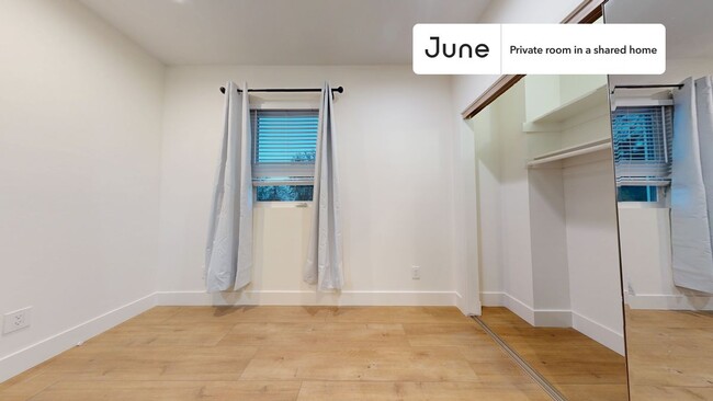 Foto del edificio - Private bedroom in 4 bed/4 bath Home