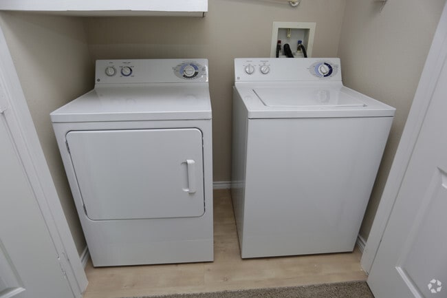 One Bedroom - In-unit Laundry - Arrive Watertower