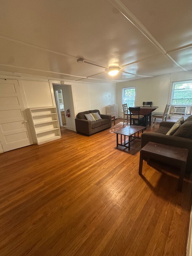 Building Photo - 509 E Buffalo St