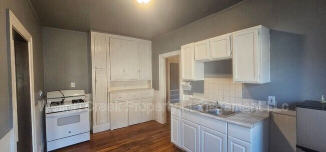 Foto del edificio - 3319 W 126th St