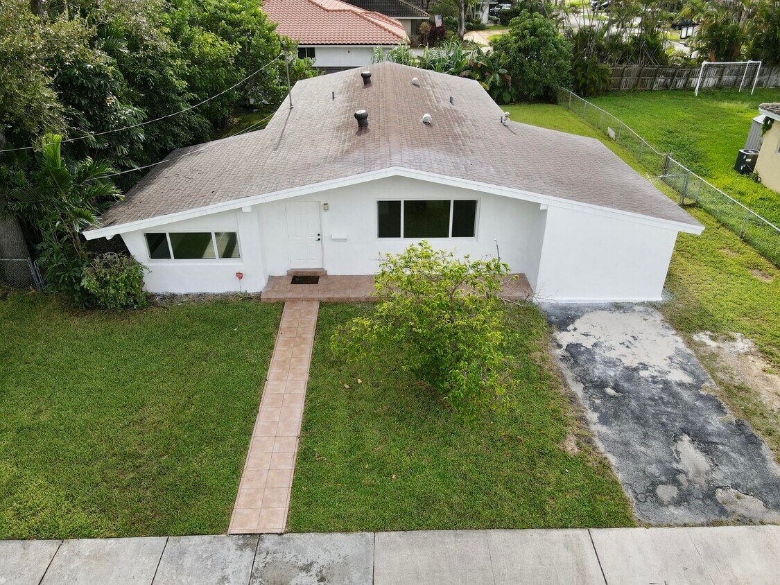 21210 NE 24th Ct, Miami, FL 33180 House Rental in Miami, FL