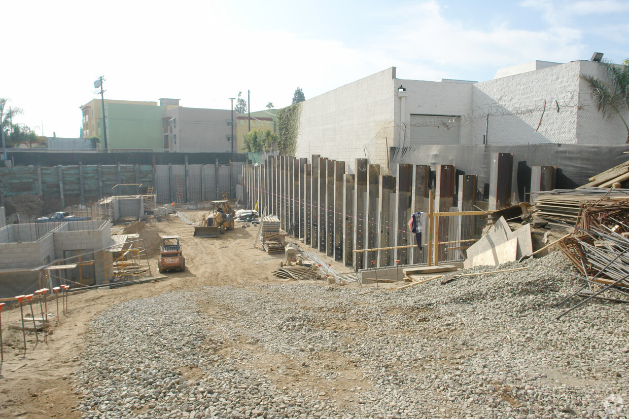 Building Photo - Metro Loma Apartments