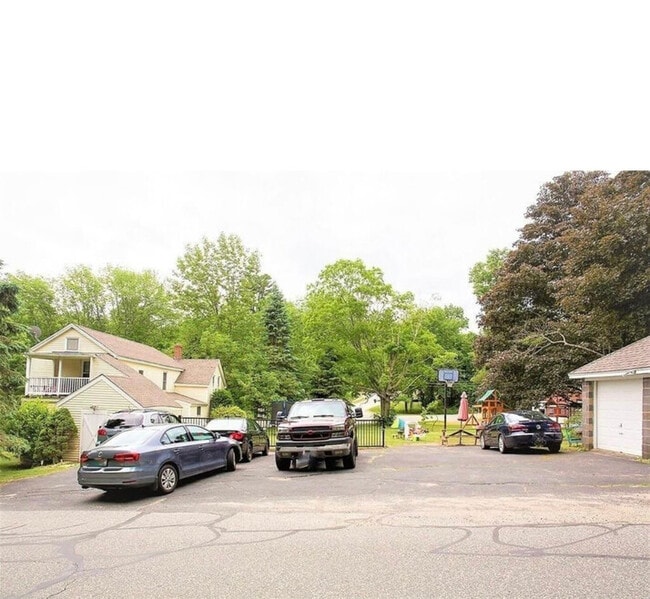 Building Photo - 36 Brookfield Rd