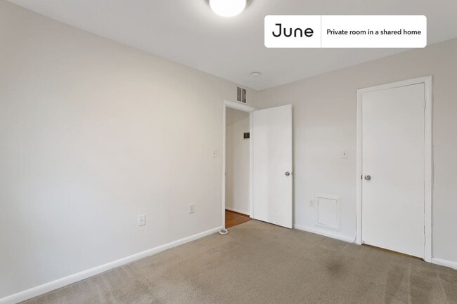 Building Photo - Room in Shared 5 bed/2 bath home