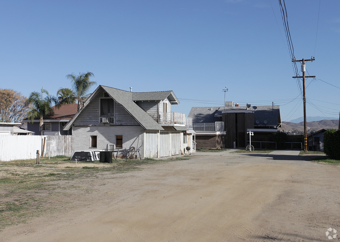 Primary Photo - 17856 Grand Ave