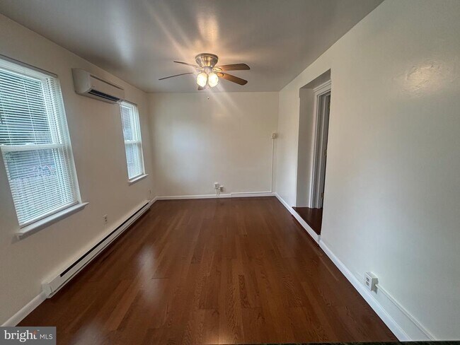 Building Photo - 153 2nd Ave