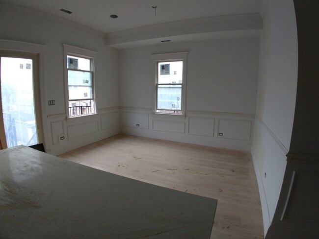 Building Photo - 1442 W Cullom Ave
