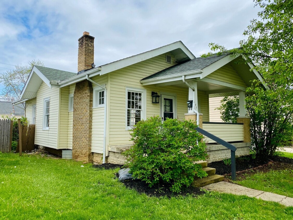 Primary Photo - Welcoming Wilshire Heights Ranch Home for ...