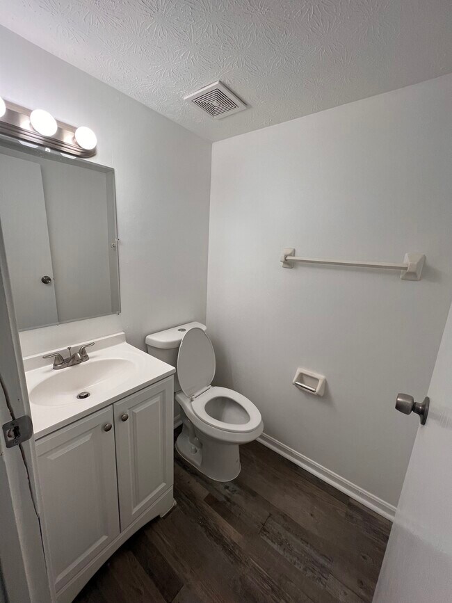 Building Photo - 2080 Woodtrail Dr