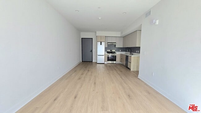 Building Photo - 1530 S Hayworth Ave