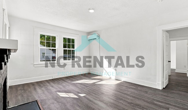 Building Photo - 1309 Carolina St E