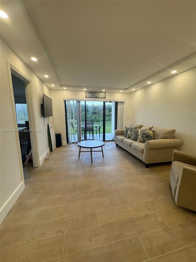 Building Photo - 10044 S Ocean Dr