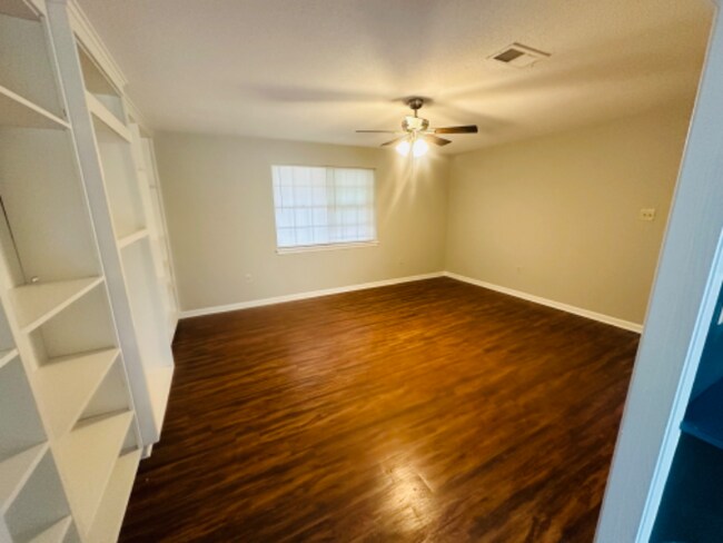 Foto del edificio - 33230 Walker North Rd