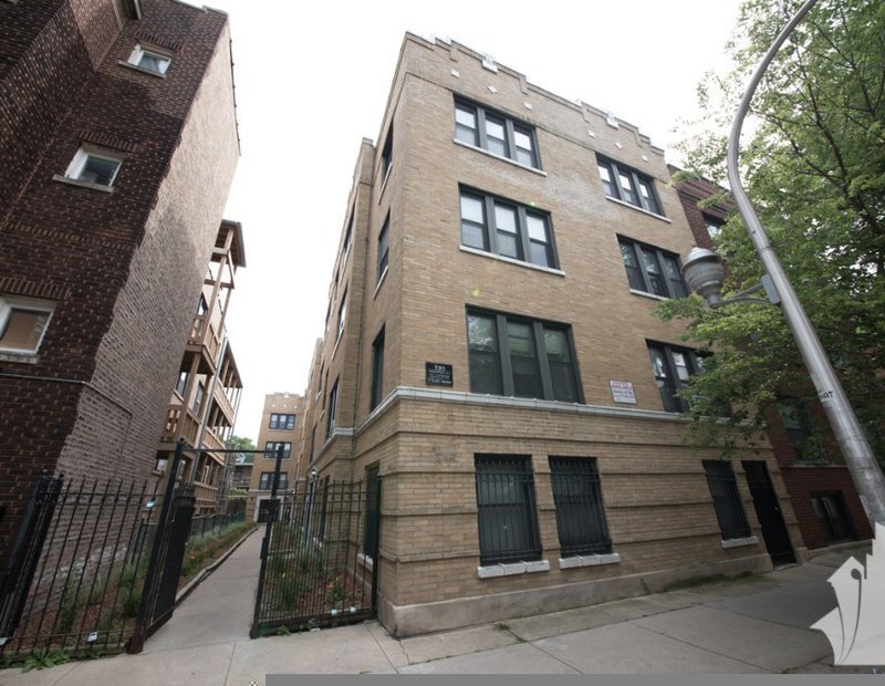 Primary Photo - 837 W Cornelia Ave