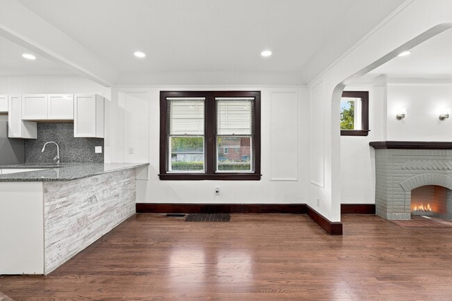 Foto del edificio - 6015 Woodhall St