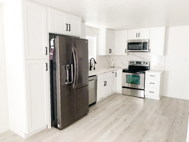 Foto del edificio - 681 N Valley Dr