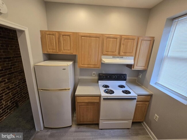 Building Photo - 201 S Ellwood Ave