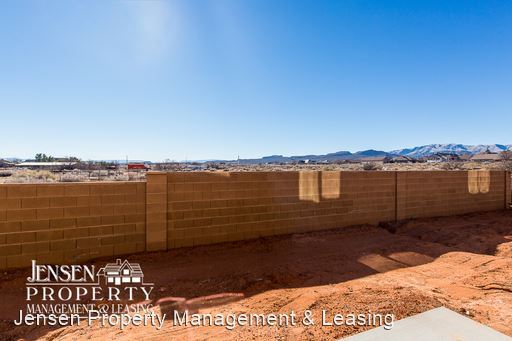 Building Photo - 3 br, 2.5 bath House - 2527 Bella Vista Drive