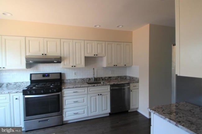 Building Photo - 103 Lazy Hollow Dr