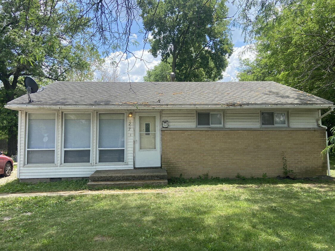 Photo - 1217 W Bradley Ave (Champaign, IL)