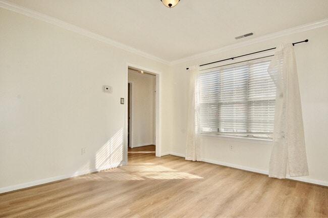 Building Photo - 937 Welch Cir